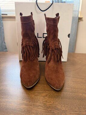 Fringe suede short boots